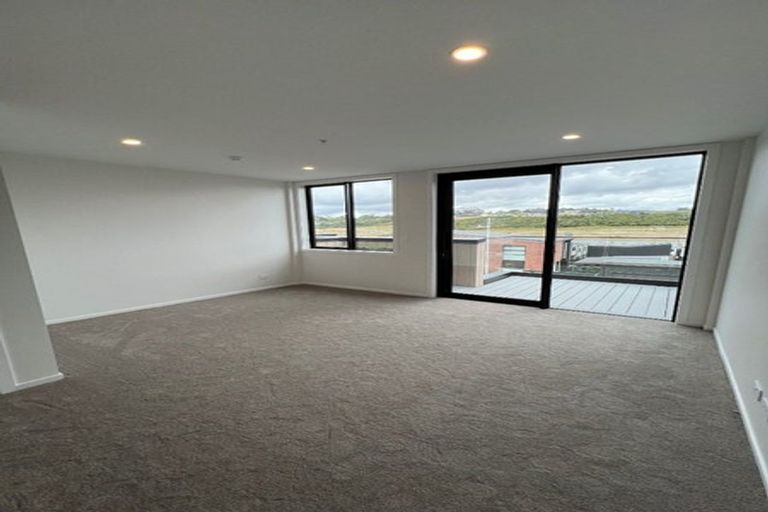 Photo of property in 9/18 Karengo Street, Long Bay, Auckland, 0630