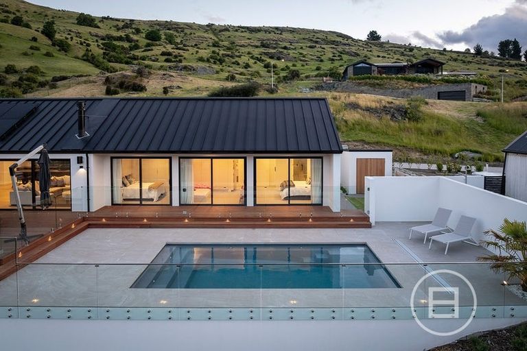 Photo of property in 5 Red Deer Rise, Kelvin Heights, Queenstown, 9300