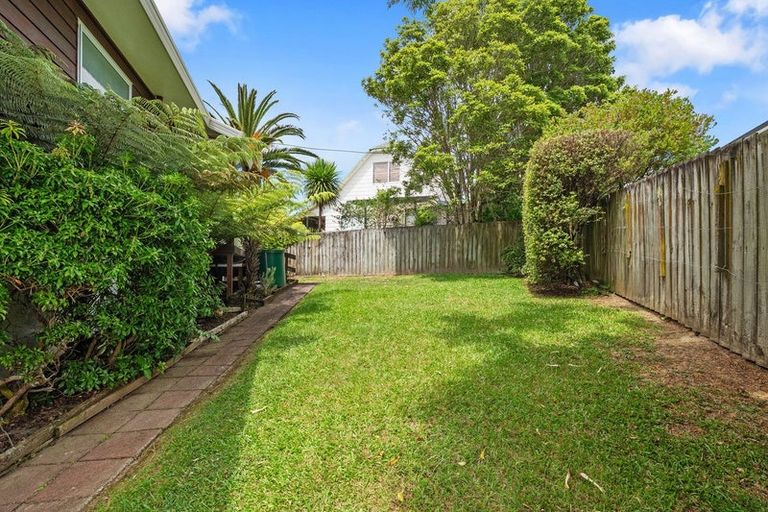 Photo of property in 96 Unsworth Drive, Unsworth Heights, Auckland, 0632