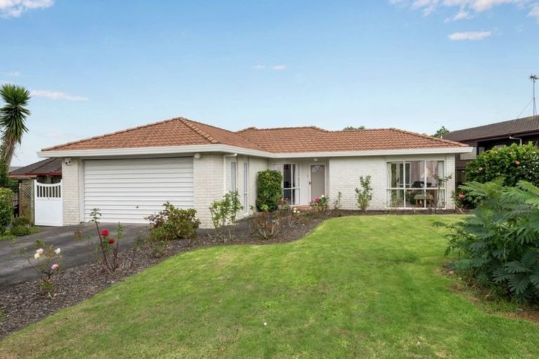 Photo of property in 2/27 Channing Crescent, Botany Downs, Auckland, 2010