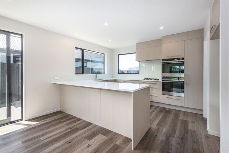 Photo of property in 8 Angus Place, Rangiora, 7400