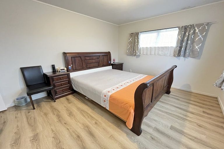 Photo of property in 2/40 Sutton Crescent, Papakura, 2110