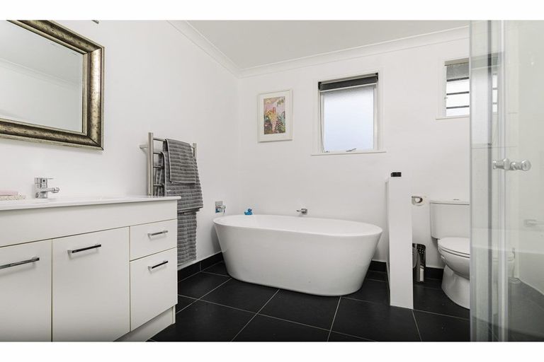 Photo of property in 12 Patts Avenue, Glendene, Auckland, 0602