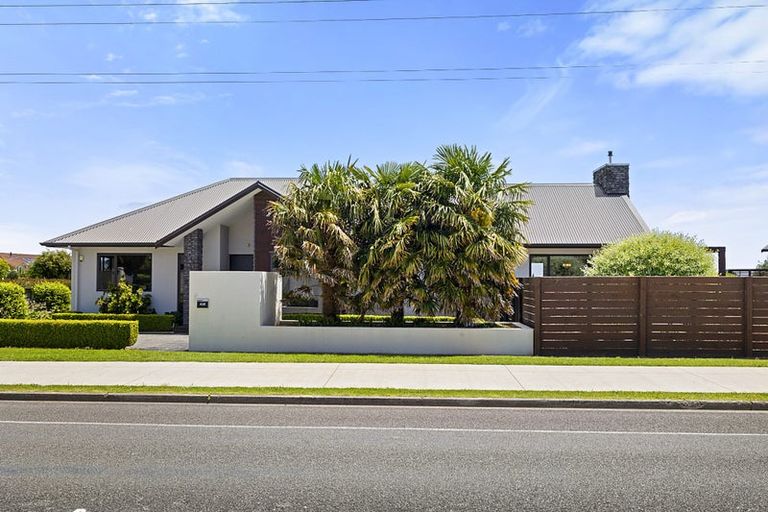 Photo of property in 438 Mangorei Road, Highlands Park, New Plymouth, 4312