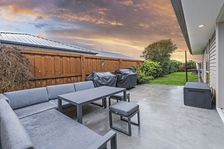 Photo of property in 100 Shillingford Boulevard, Rolleston, 7615