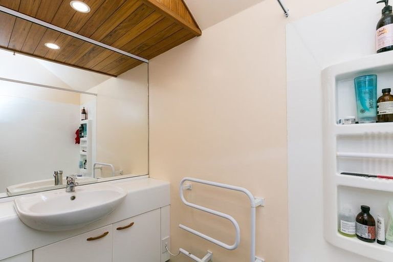 Photo of property in 1 Oak Grove, Mount Cook, Wellington, 6011