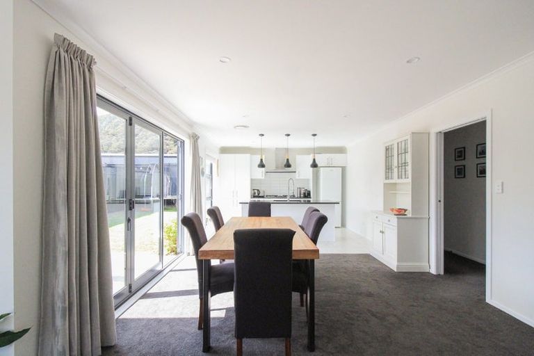 Photo of property in 17 Buddle Road, Wallaceville, Upper Hutt, 5018