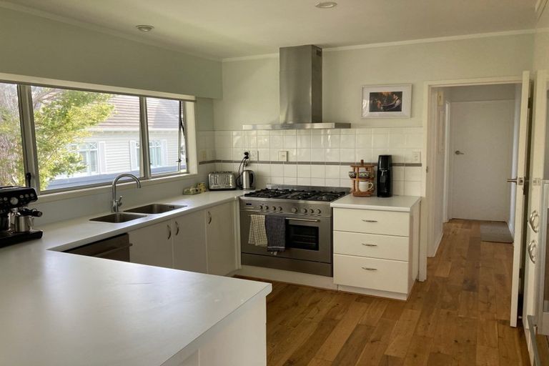 Photo of property in 2/276 Hurstmere Road, Takapuna, Auckland, 0622