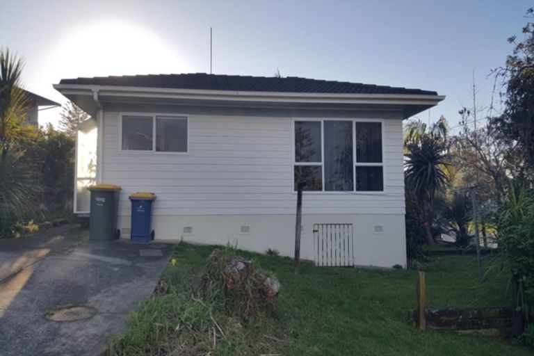 Photo of property in 9 Wakeling Avenue, Te Atatu South, Auckland, 0610