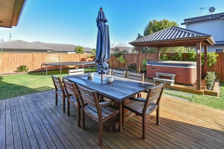 Photo of property in 8 Scotsmoor Drive, Wattle Downs, Auckland, 2103