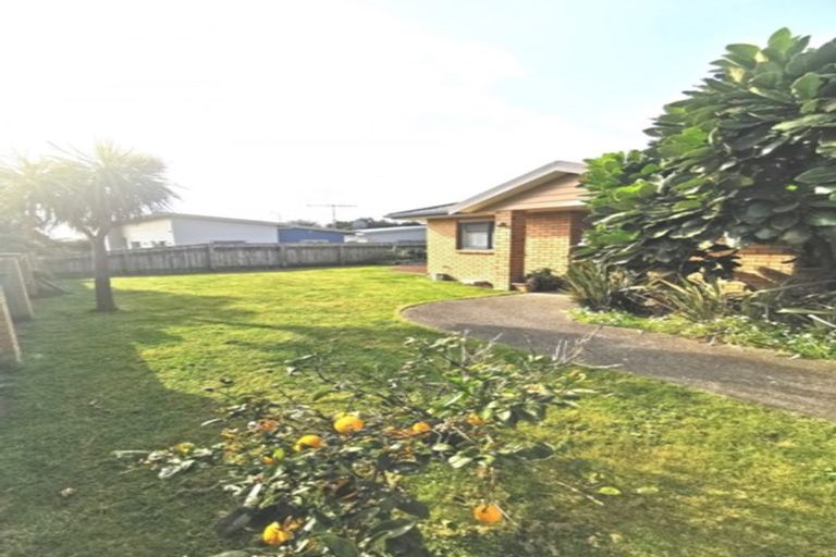 Photo of property in 4 Byron Brown Place, Otaki Beach, Otaki, 5512