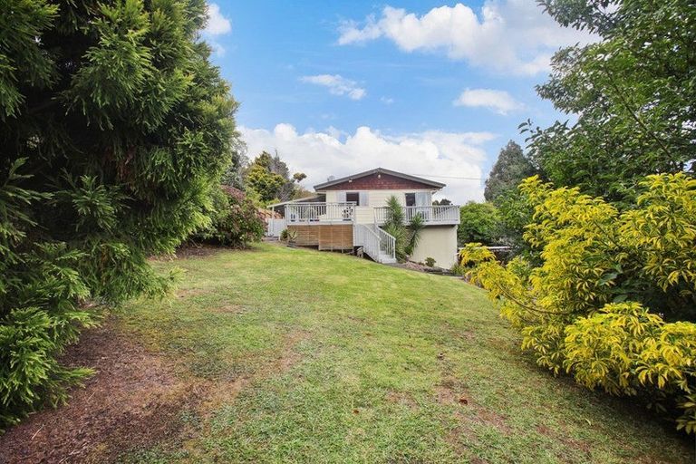 Photo of property in 7 Napuka Road, Henderson Valley, Auckland, 0612