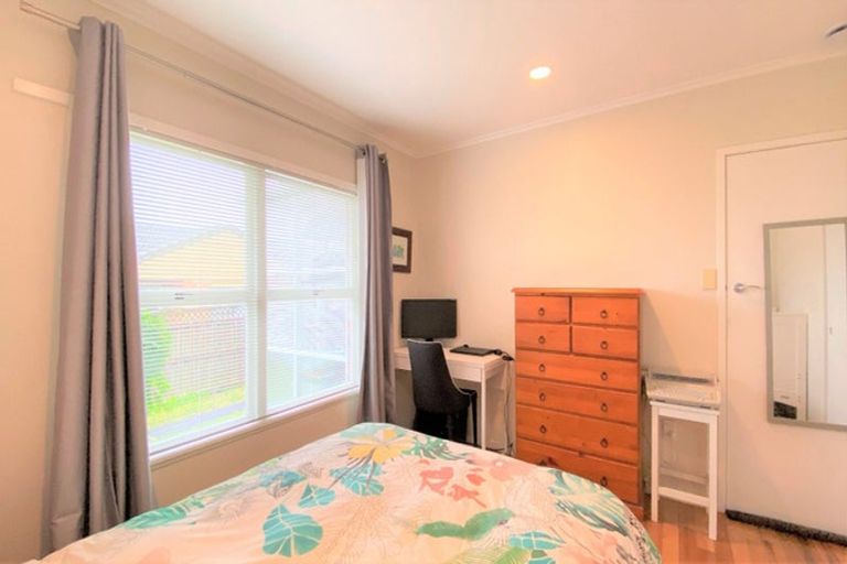 Photo of property in 2/14 Shakespeare Road, Milford, Auckland, 0620