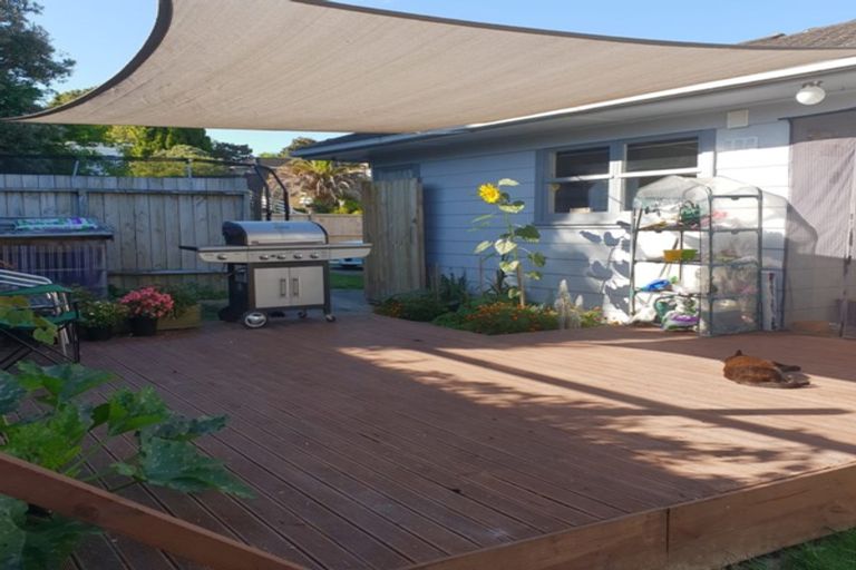 Photo of property in 10 Valley Road, Waiuku, 2123