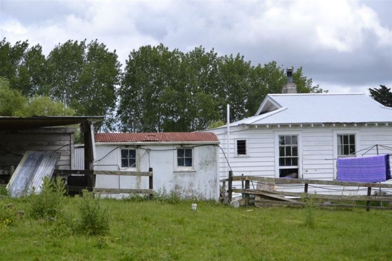 Photo of property in 34 Whakapirau Road, Maungaturoto, 0583