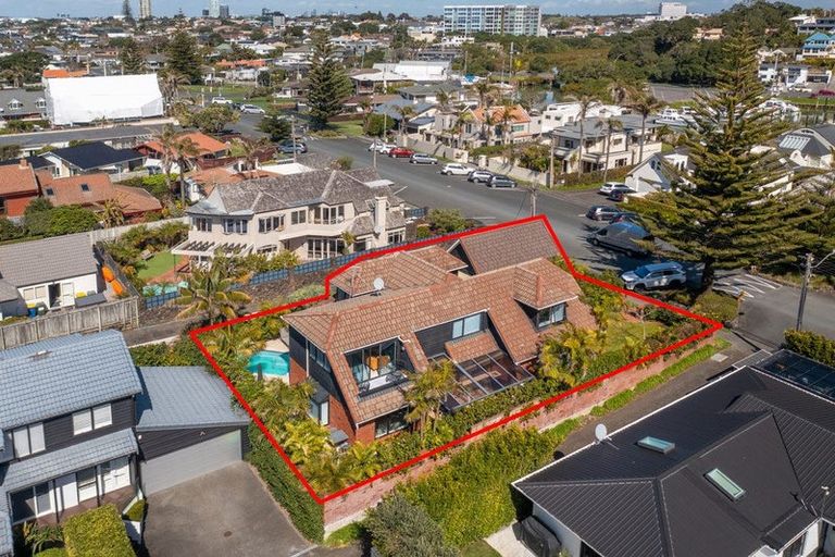 Photo of property in 33 Craig Road, Milford, Auckland, 0620