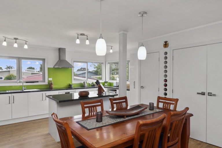 Photo of property in 18 Athenree Road, Athenree, Katikati, 3177