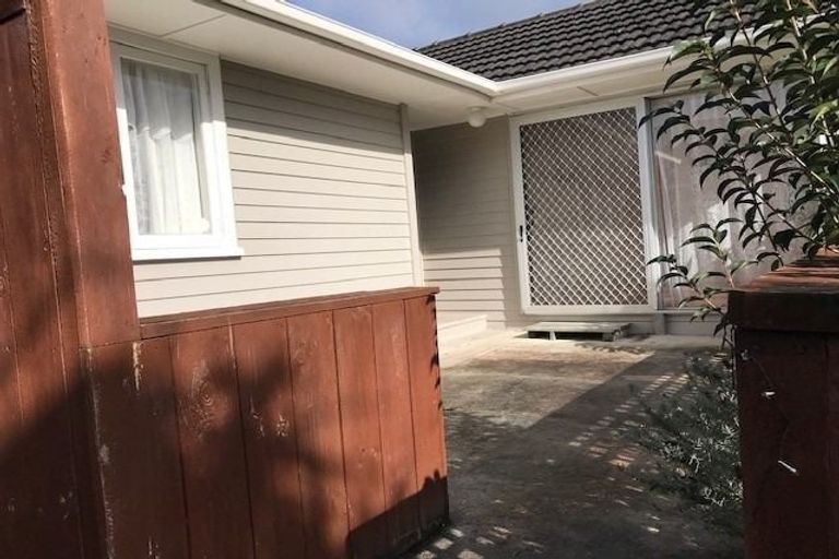 Photo of property in 12 Durham Street, Te Atatu Peninsula, Auckland, 0610