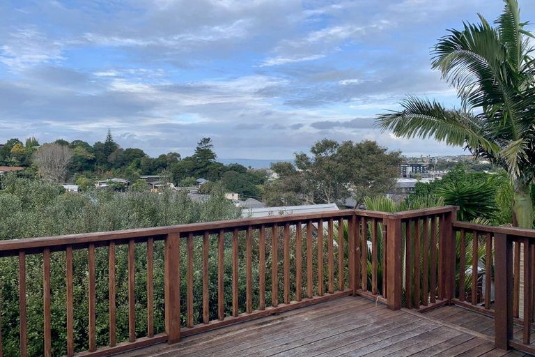 Photo of property in 1/57b Woodlands Crescent, Browns Bay, Auckland, 0630