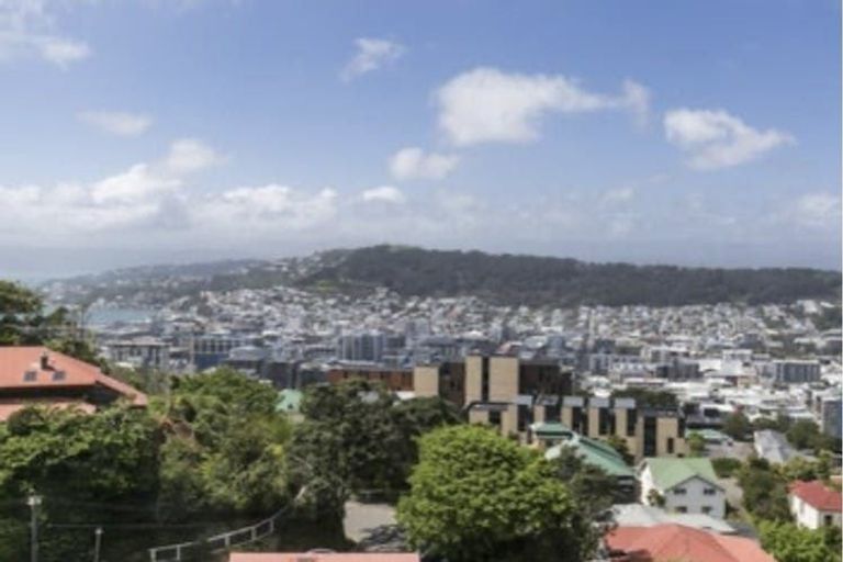 Photo of property in 112 Kelburn Parade, Kelburn, Wellington, 6012