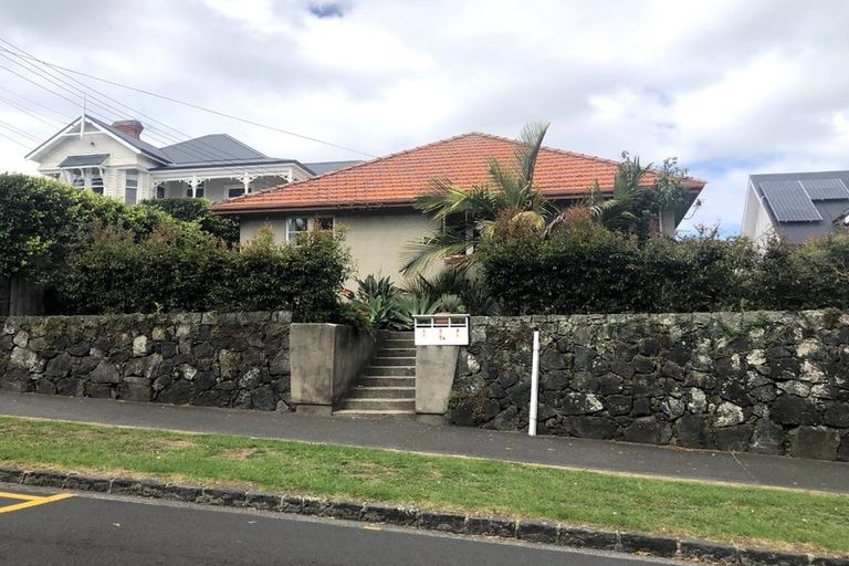 Photo of property in 2/74 Valley Road, Mount Eden, Auckland, 1024