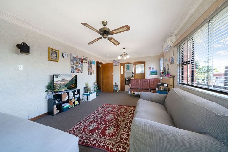 Photo of property in 45 Sturges Road, Henderson, Auckland, 0612