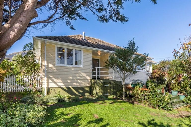 Photo of property in 2 Moult Street, Titahi Bay, Porirua, 5022
