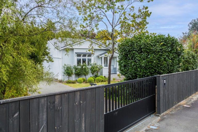 Photo of property in 35 Cambridge Terrace, Masterton, 5810