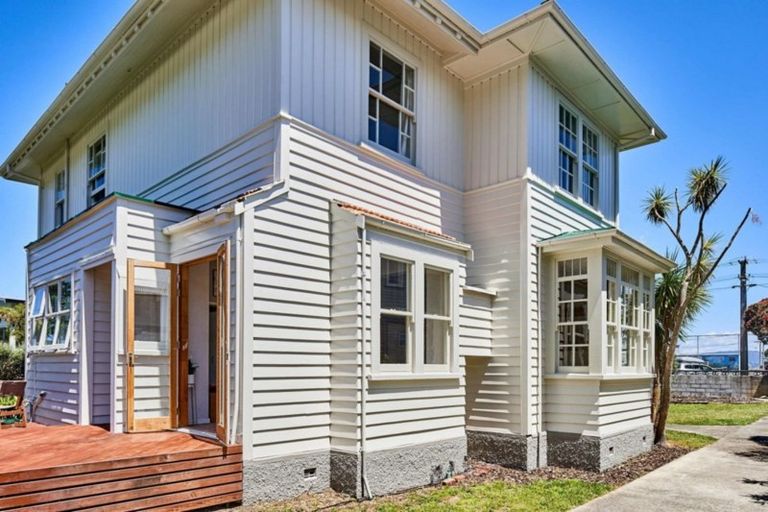 Photo of property in 83 Oroua Street, Eastbourne, Lower Hutt, 5013