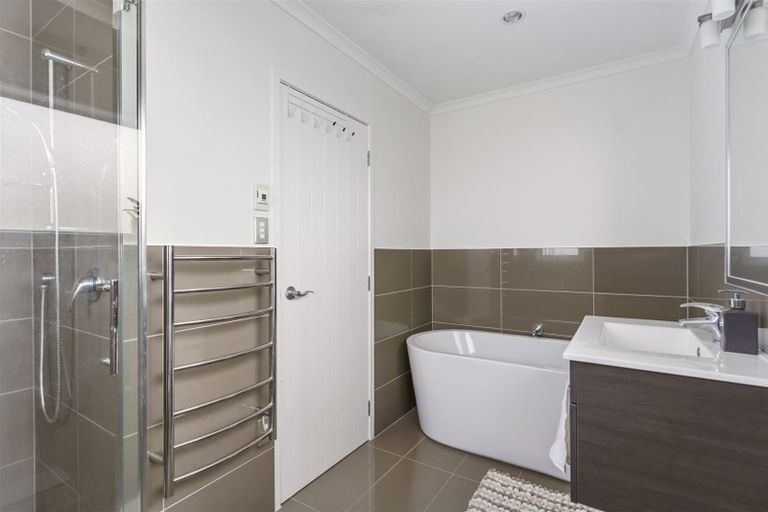 Photo of property in 1 Citation Way, Botany Downs, Auckland, 2010