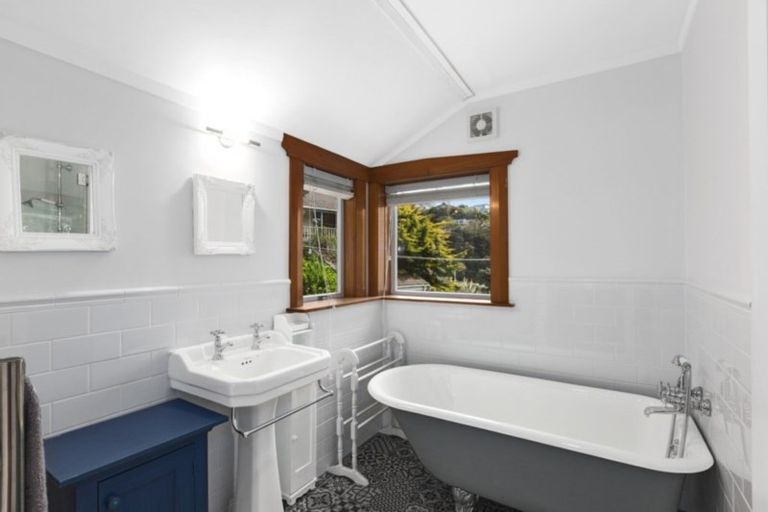 Photo of property in 102 Paremata Road, Paremata, Porirua, 5024