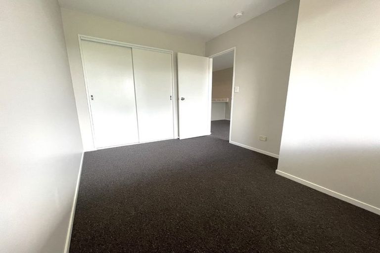 Photo of property in 6/242 Great North Road, Henderson, Auckland, 0612