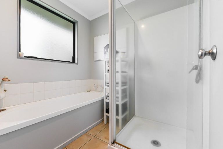 Photo of property in 16 Palm Grove Drive, Western Heights, Hamilton, 3200