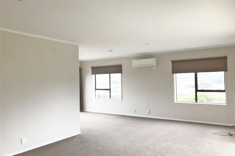 Photo of property in 38 Dominica Crescent, Grenada Village, Wellington, 6037