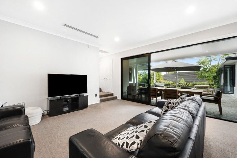 Photo of property in 7 Kerridge Close, Shamrock Park, Auckland, 2016