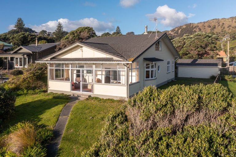 Photo of property in 82 The Parade, Paekakariki, 5034