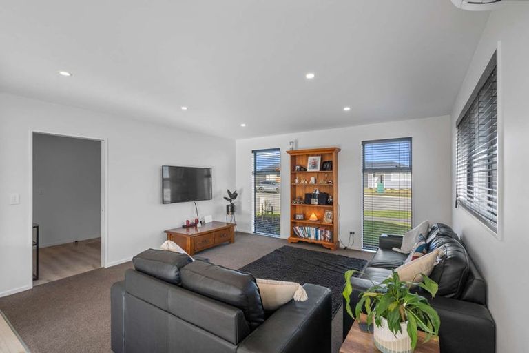 Photo of property in 37 Skibbereen Drive, Halswell, Christchurch, 8025