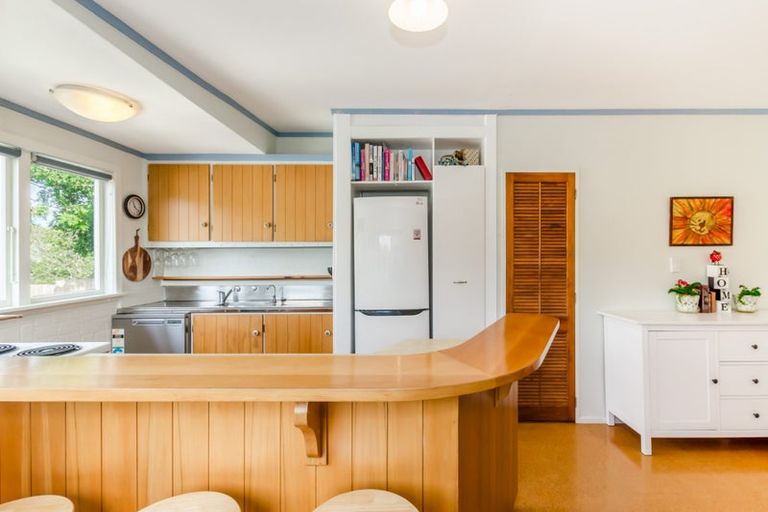 Photo of property in 36 Moana Road, Paraparaumu, 5032