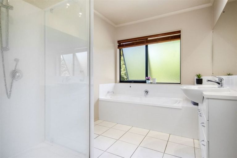 Photo of property in 8 Frank Knight Place, Waiuku, 2123