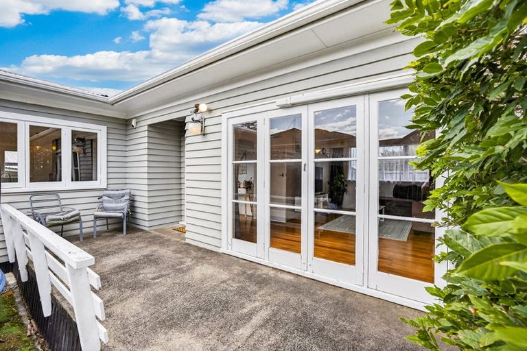 Photo of property in 36 Pine Avenue, Henderson, Auckland, 0612