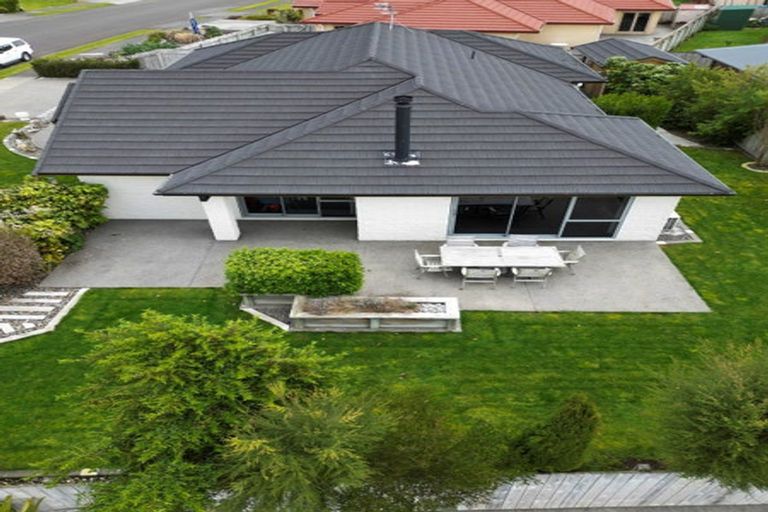 Photo of property in 7 Barry Curtis Place, Levin, 5510