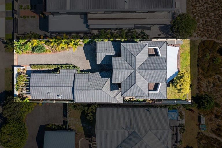 Photo of property in 63 Karewa Parade, Papamoa Beach, Papamoa, 3118