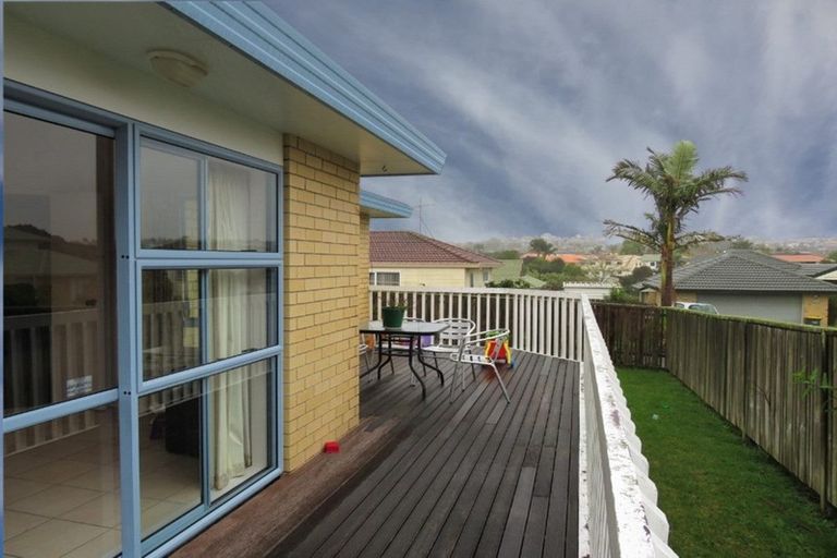 Photo of property in 1b Picasso Drive, West Harbour, Auckland, 0618