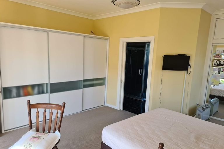 Photo of property in 11 Avonhead Road, Avonhead, Christchurch, 8042