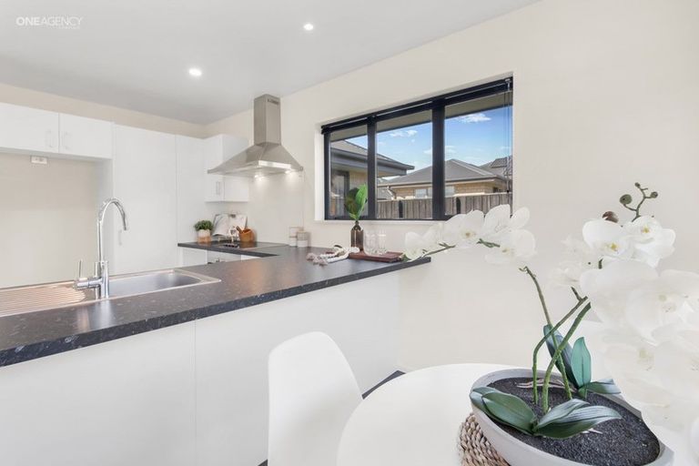 Photo of property in 13 Waimarie Street, Pegasus, 7612