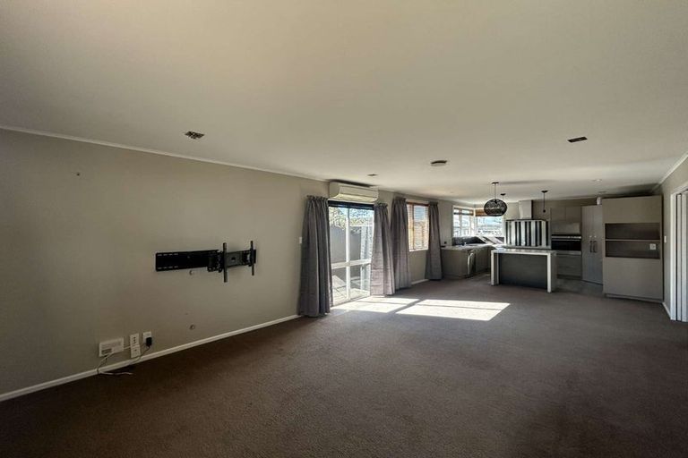 Photo of property in 1/23a Saunders Place, Redwood, Christchurch, 8051