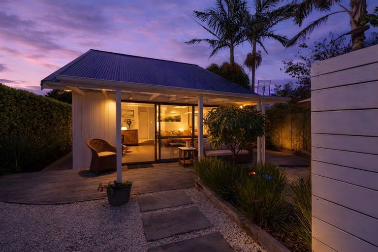 Photo of property in 1/25a Beach Road, Te Atatu Peninsula, Auckland, 0610