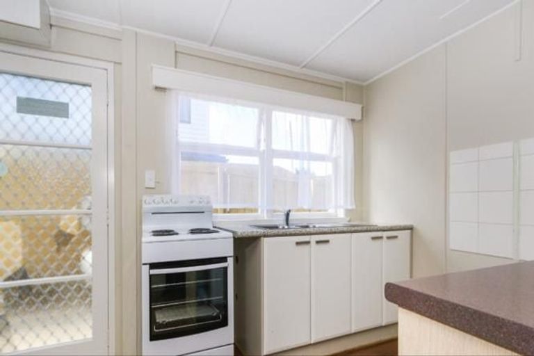 Photo of property in 25 Miles Avenue, Papatoetoe, Auckland, 2025