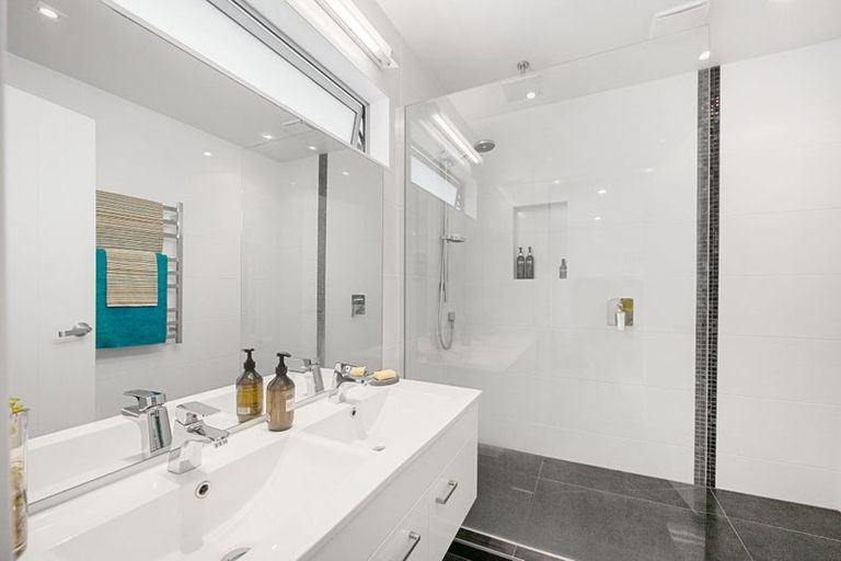 Photo of property in 13 Wilding Avenue, Northcote Point, Auckland, 0627