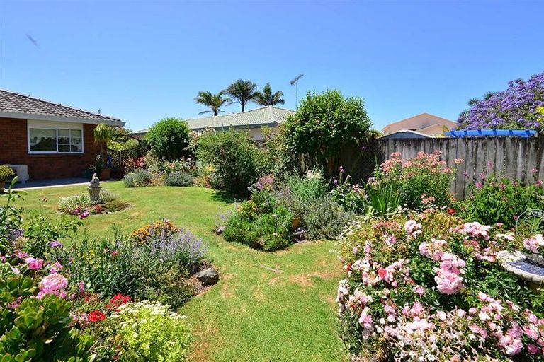 Photo of property in 20 Lakeside Drive, Orewa, 0931